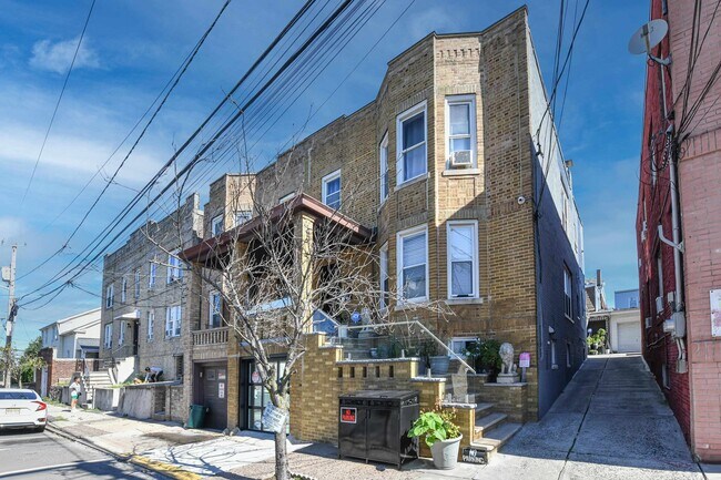 Primary Photo - 1402 8th St