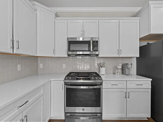 Building Photo - Lease OR Lease to Own