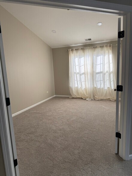 Building Photo - 2947 Rutland Cir