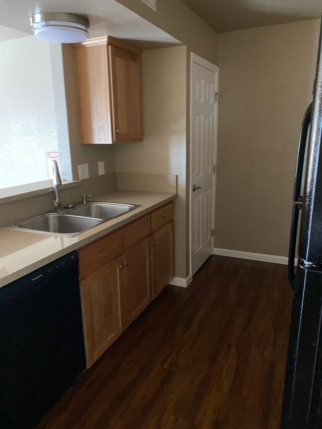 Building Photo - 2076 Fancy Oaks Dr, Redding, CA 96003