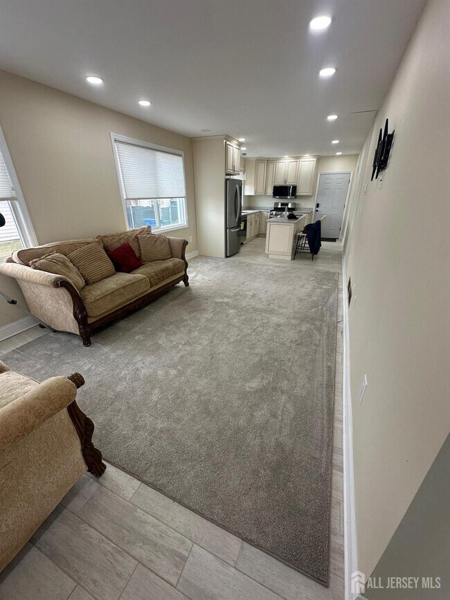 Building Photo - 111 Bayview Dr