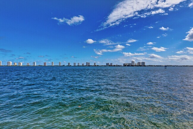 Building Photo - 801 Lake Shore Dr