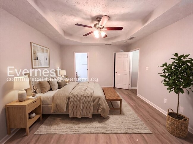 Building Photo - 3 Bed, 2 Bath Home with Garage / Pet-Friendly / Available Now!