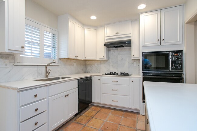 Building Photo - 10660 Pagewood Dr