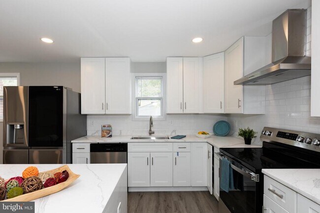 Building Photo - 9520 48th Ave