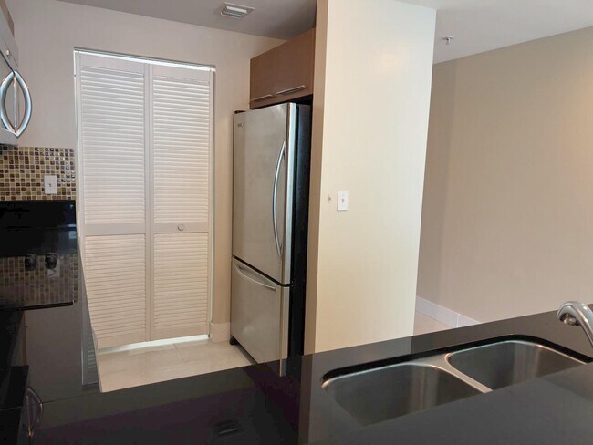 Building Photo - 253 NE 2nd St