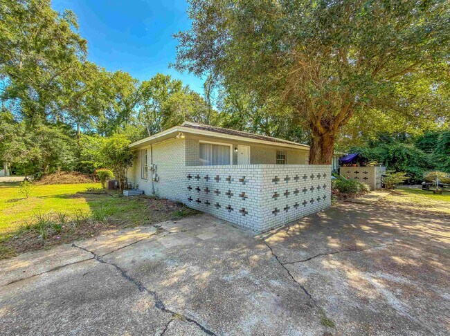 Building Photo - 2402 Atlas Rd