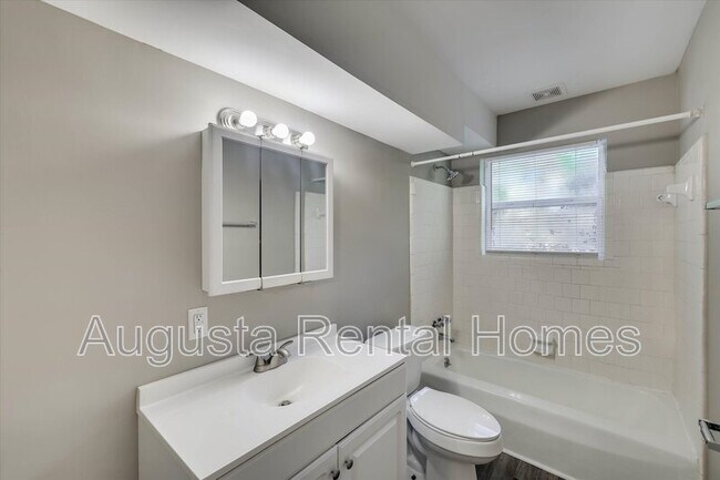 Building Photo - 327 Verdery Dr