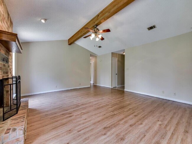 Building Photo - 506 Lakeway Dr