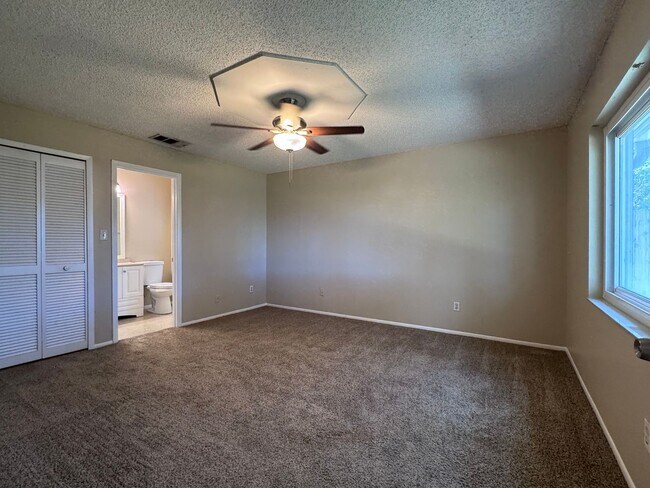 Building Photo - Comfortable 3/2 in Alafaya Woods, Oviedo