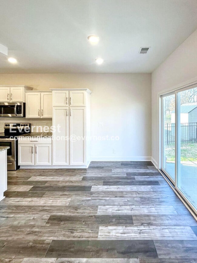 Building Photo - 637 Battery Ct