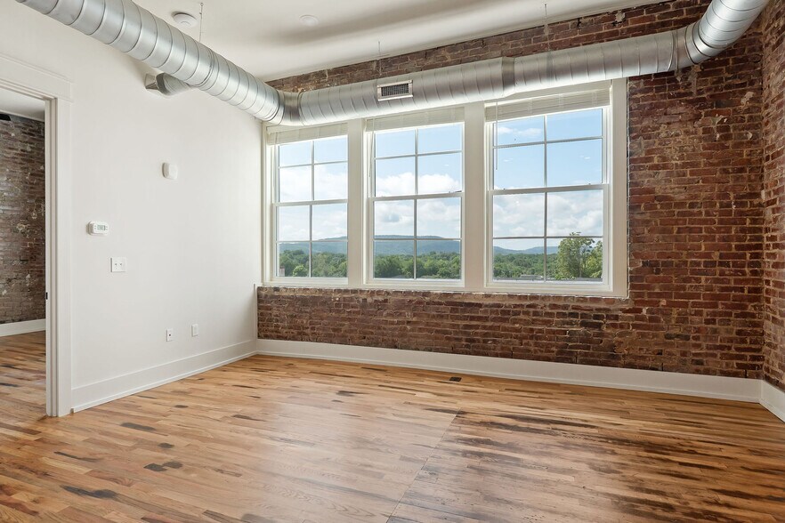 Building Photo - 211 W Colville St