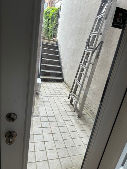 Building Photo - 1721 Riggs Pl NW