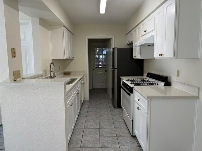 Building Photo - 12406 Deer Falls Dr