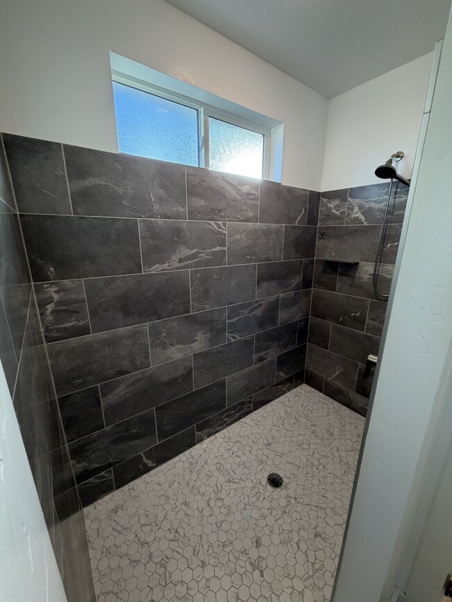 Building Photo - 4280 NE Alexander Way