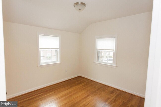 Building Photo - 1419 N Longfellow St