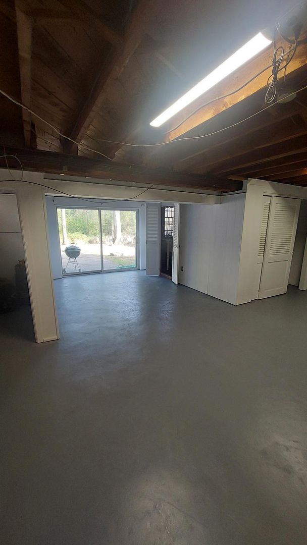 Building Photo - Cape Style Single Family 2 Bedroom/ 1 Bath...