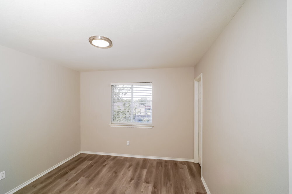 Building Photo - 117 Mood Lake Dr