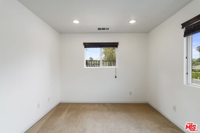 Building Photo - 14321 Hortense St