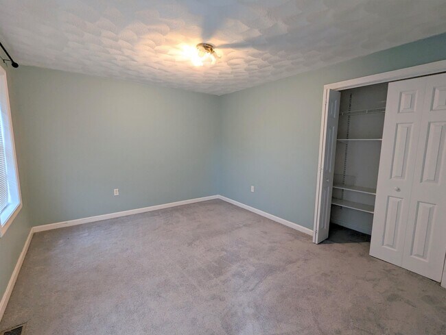 Building Photo - 17 Cottonwood Rd