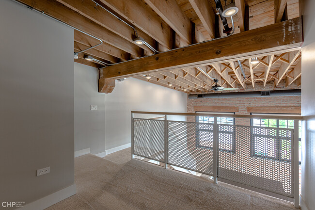 Building Photo - 729 N Sangamon St