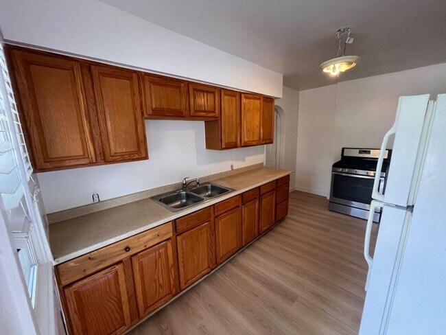 Building Photo - 1433-1433 S Richards St