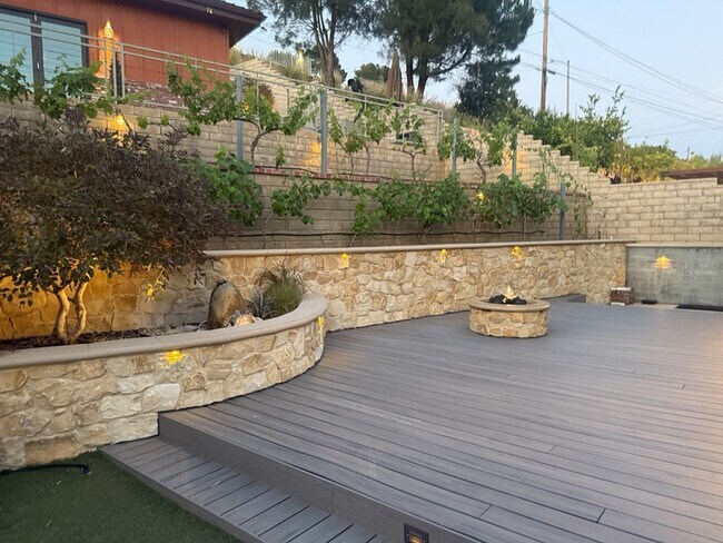 Building Photo - Burbank Hillside 3brm, 3bath Residence.