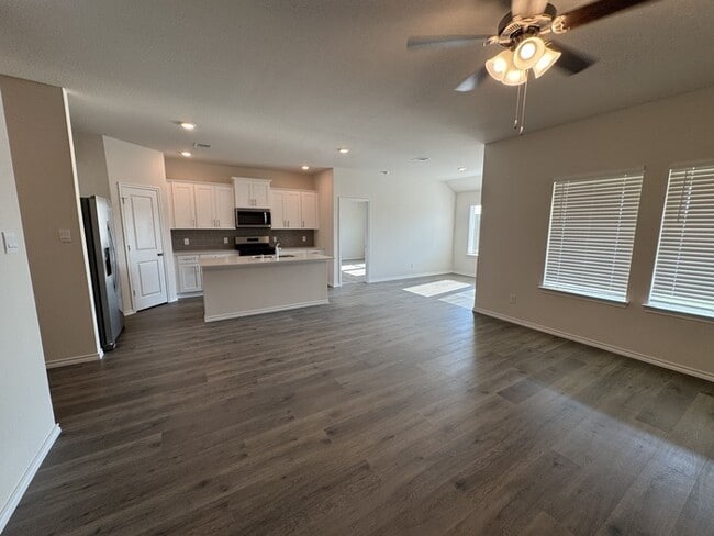 Building Photo - Beautiful BRAND NEW 4-Bedroom Home In Lind...