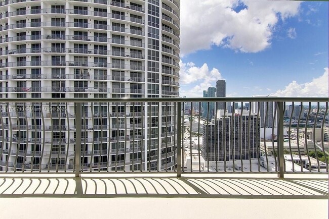 Building Photo - 1756 N Bayshore Dr