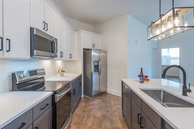 Building Photo - Downtown Asheville Apartment!
