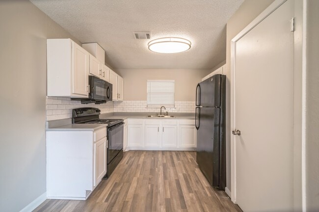 Building Photo - Auburn Flats