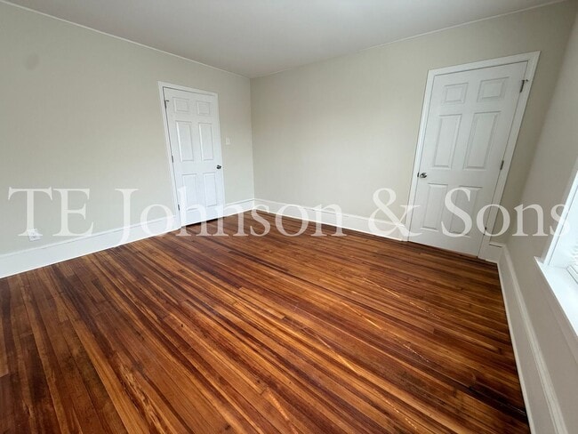 Building Photo - Updated 3BR/2BA Apartment with Quartz Counters & Modern Finishes