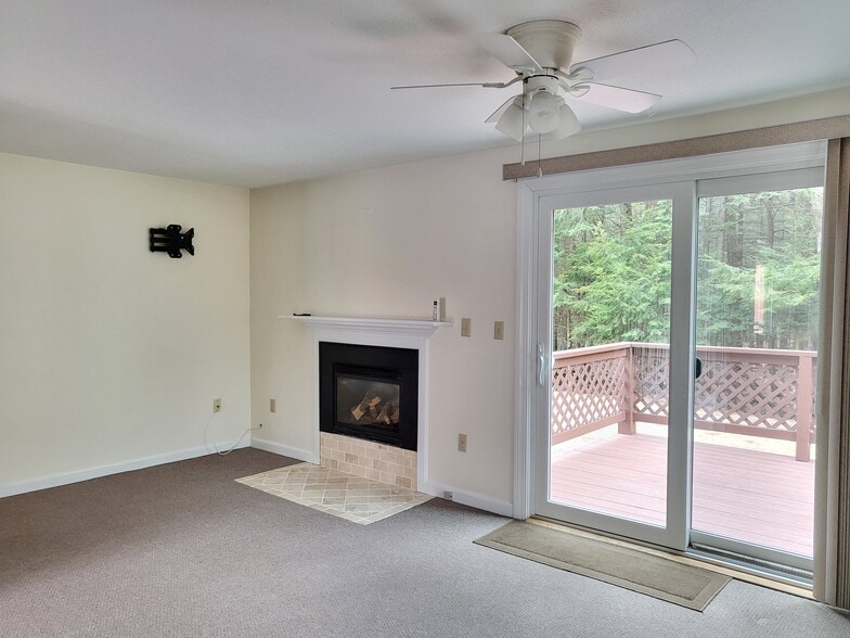 Building Photo - 378 Portland Rd