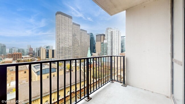 Building Photo - 210 S Desplaines St