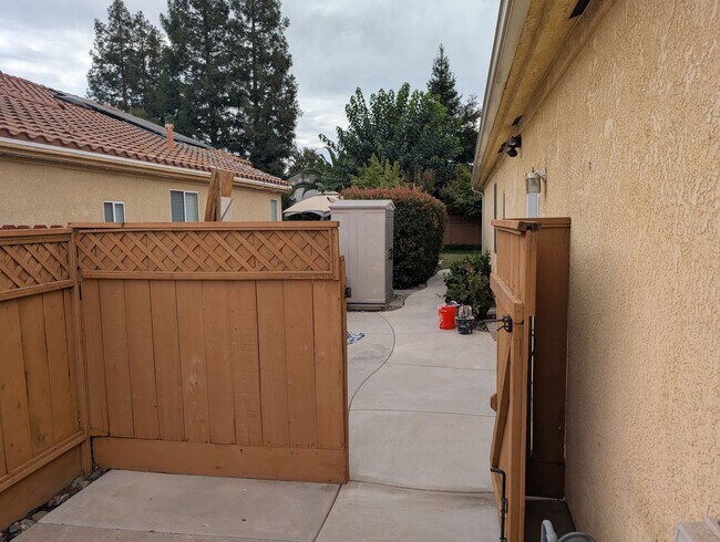 Building Photo - Wonderful 4 bedroom home in Clovis offerin...