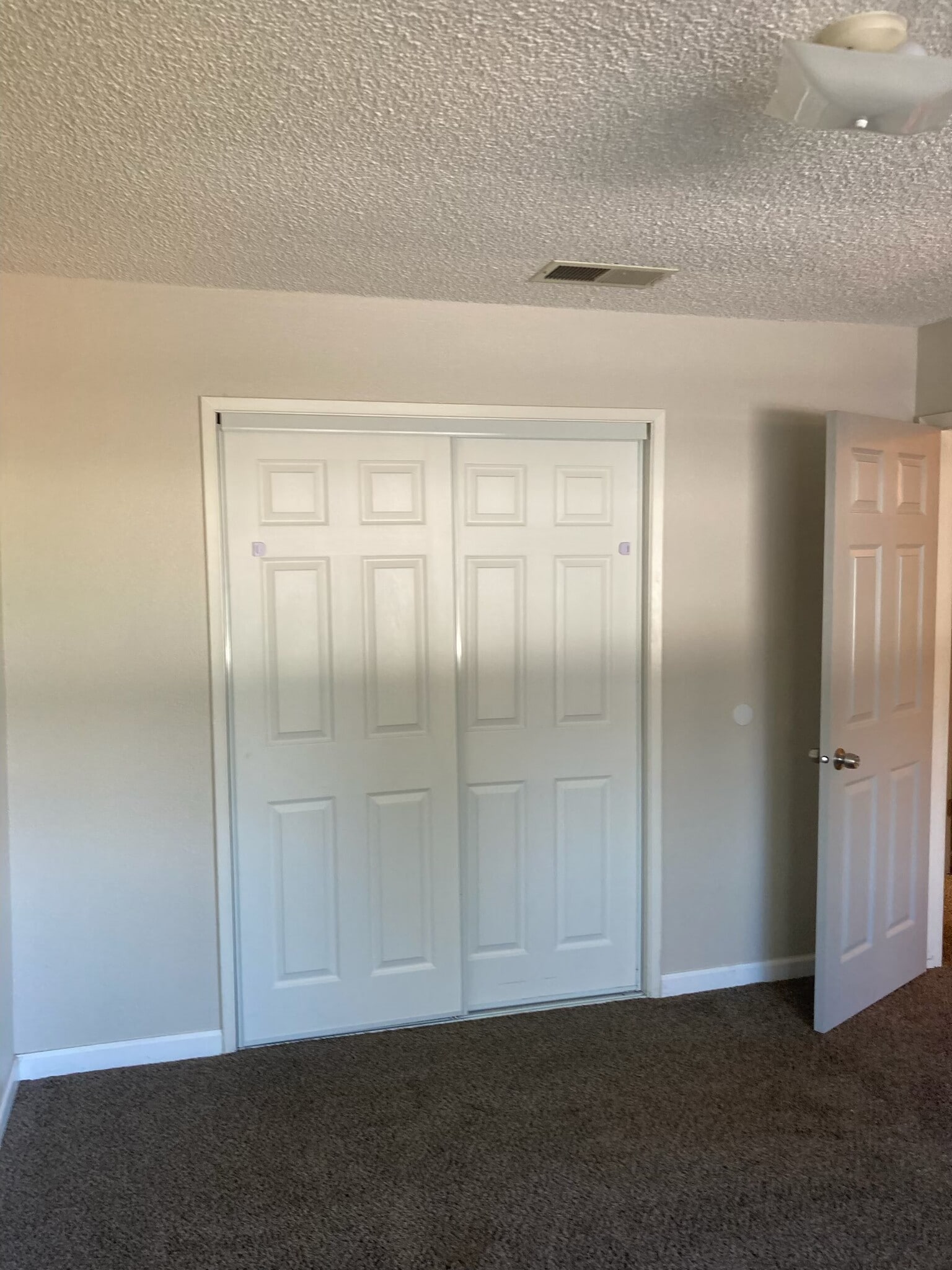 Building Photo - 1099 Stonegate Cove Dr