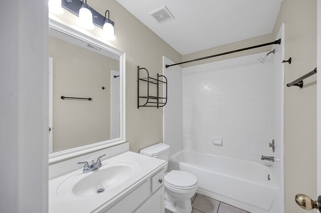 Building Photo - 222 Lazy Ln