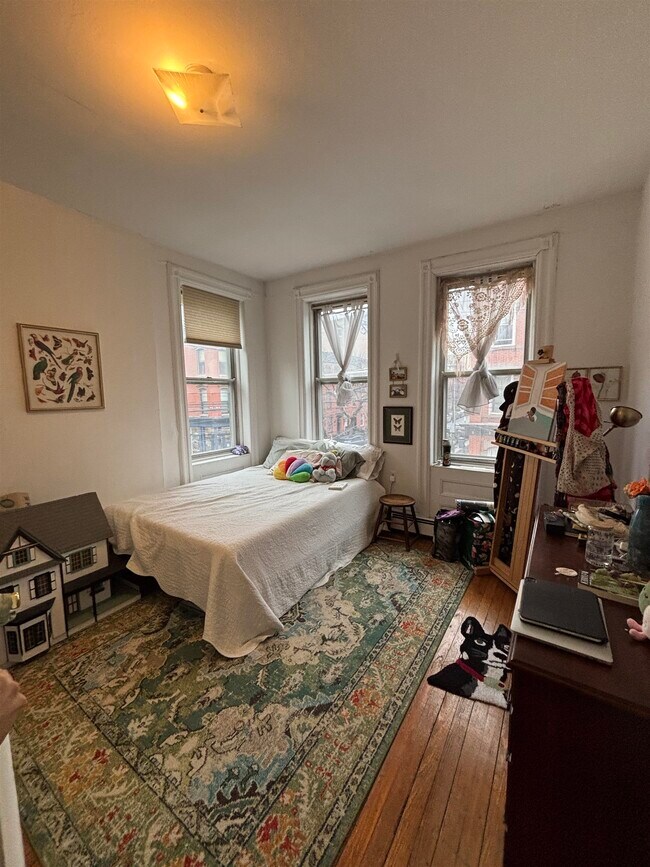 Building Photo - 217 10th St