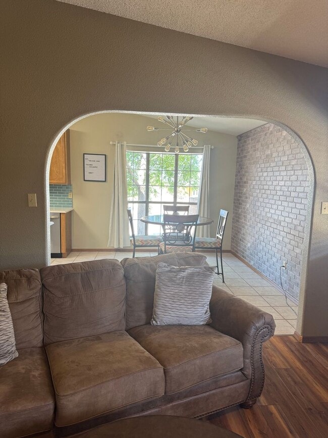 Building Photo - Fully Furnished Rental