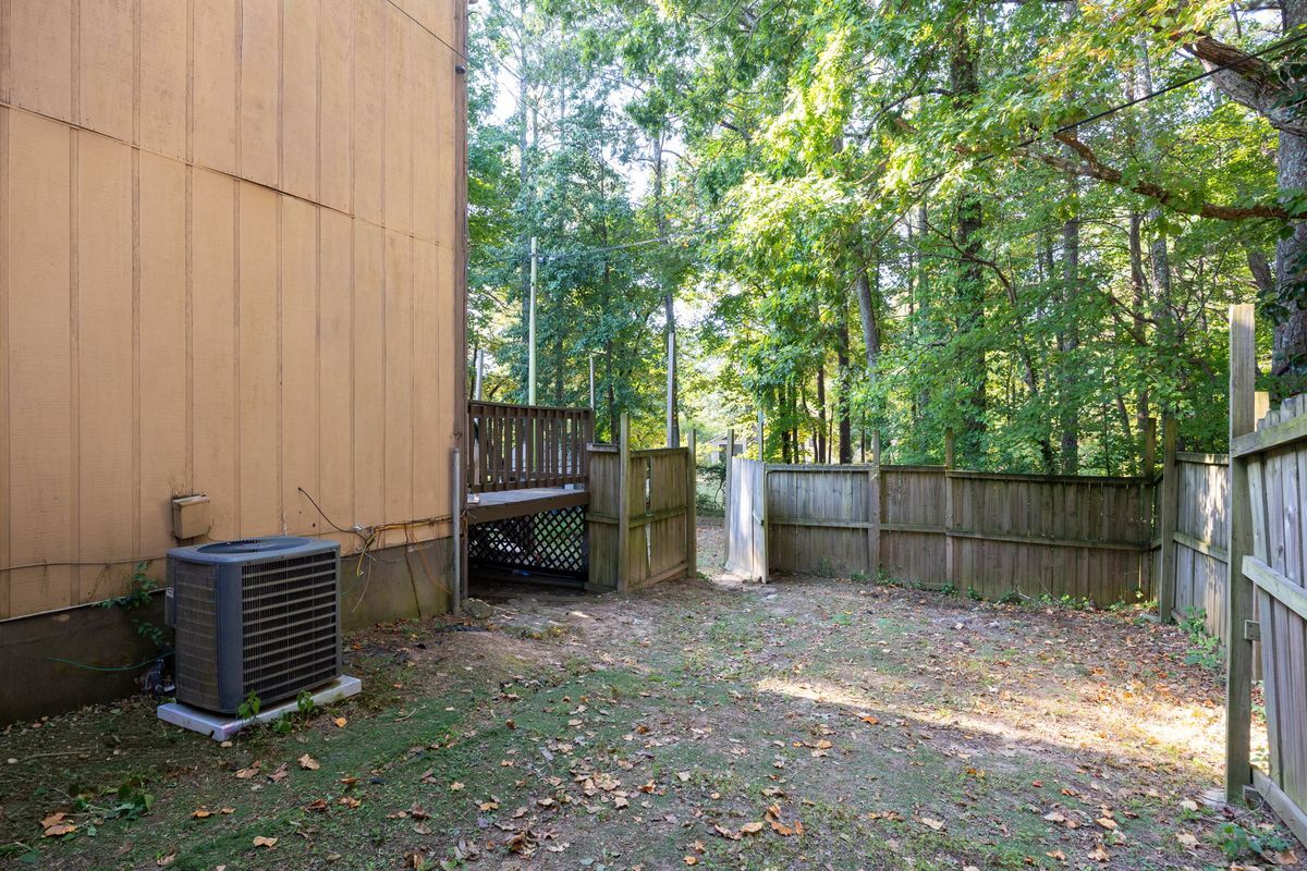 Building Photo - 1871 Grant Ct