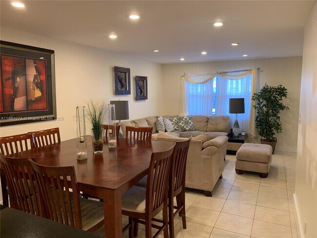 Building Photo - 3328 Quail Close