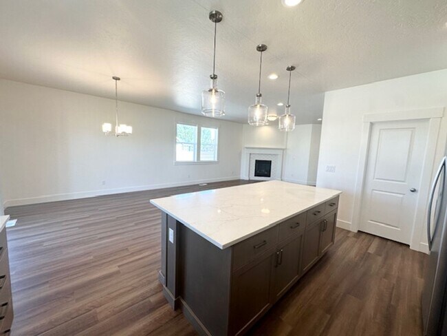 Building Photo - Beautiful 2 year old home available soon!