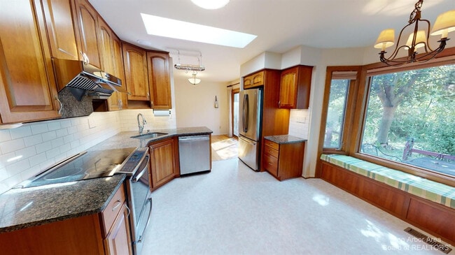 Building Photo - 2235 Prairie St