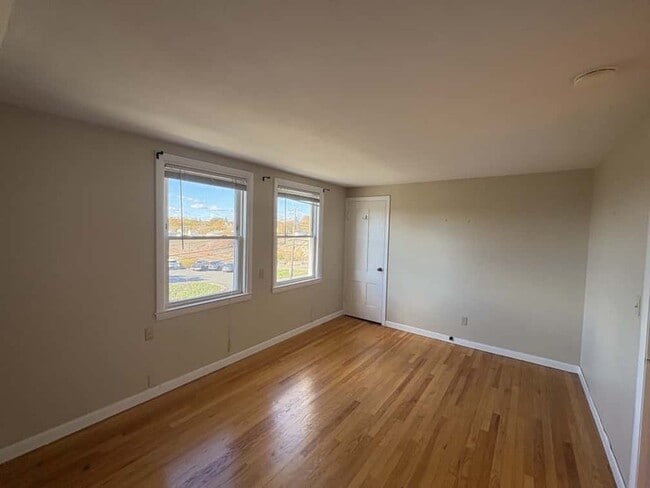 Building Photo - 59 Montowese St