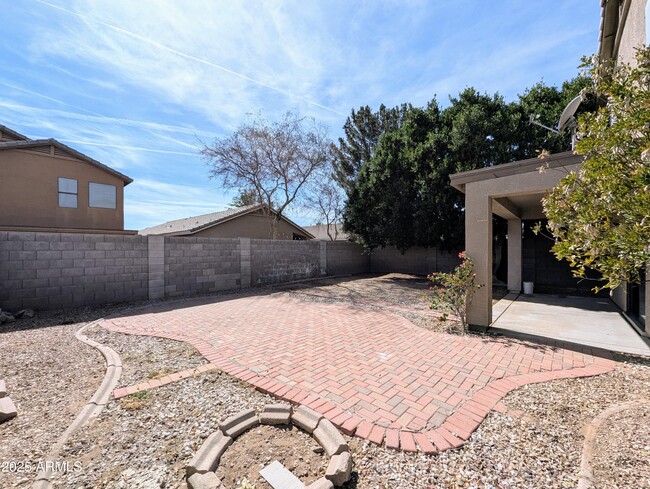 Building Photo - 8861 W Paradise Dr