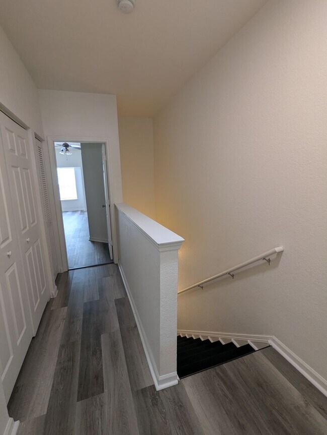 Building Photo - 4833 NW 46th Pl