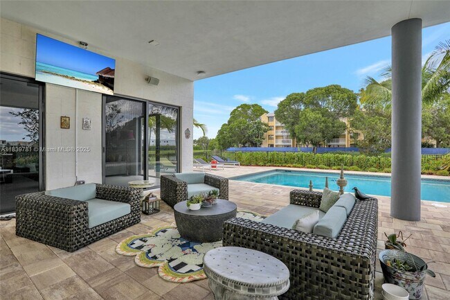 Building Photo - 16709 Botaniko Dr N