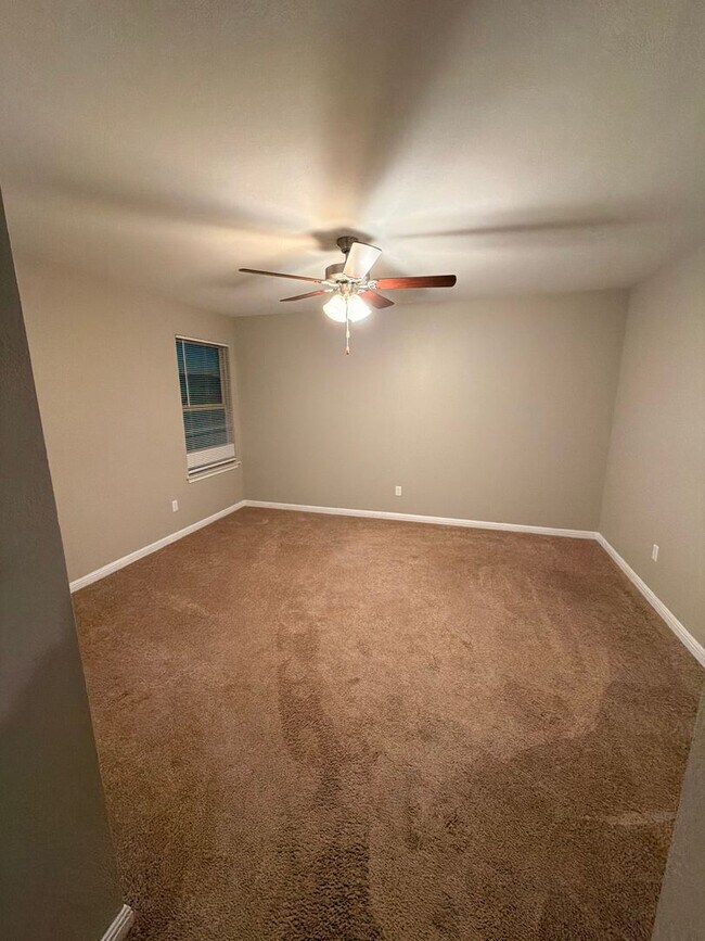 Building Photo - LARGE BEDROOMS!