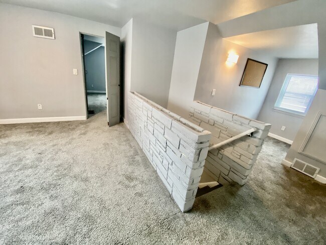 Building Photo - 2429 Mary Ave