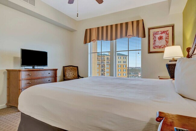 Building Photo - 8101 Resort Village Dr